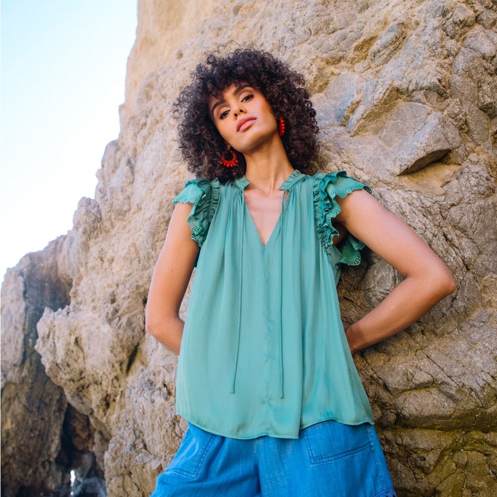 Current Air Lace Flutter Sleeve Blouse